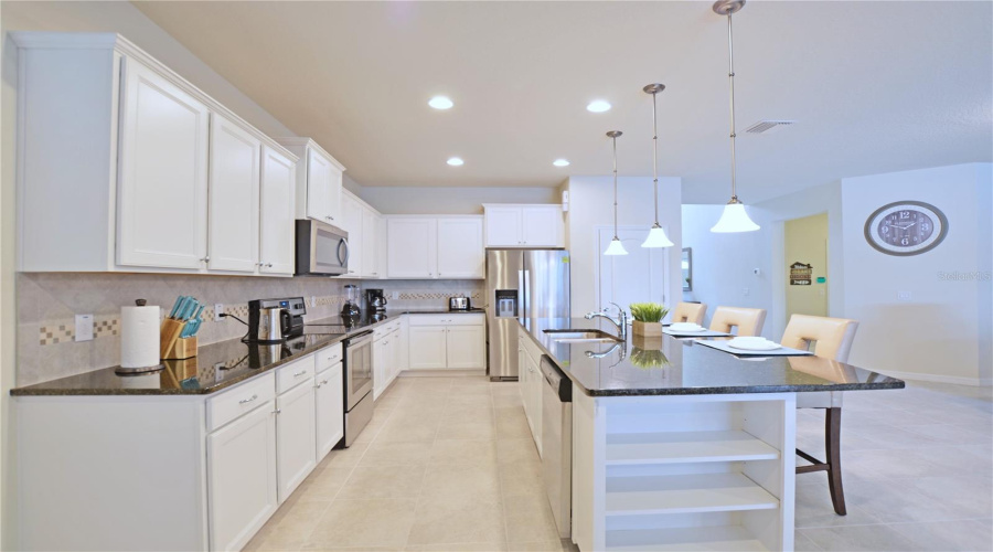 KISSIMMEE, Florida 34747, 8 Bedrooms Bedrooms, ,6 BathroomsBathrooms,Residential,For Sale,LIMA,0,MFRO6386621