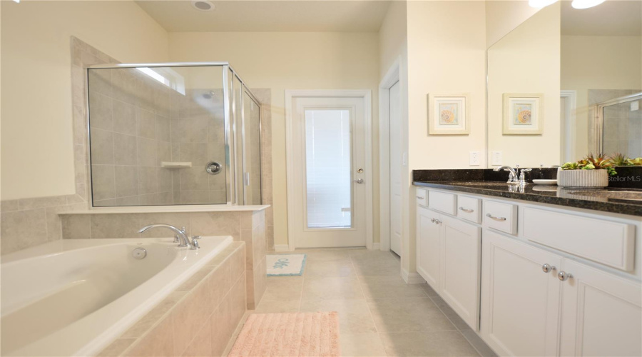 KISSIMMEE, Florida 34747, 8 Bedrooms Bedrooms, ,6 BathroomsBathrooms,Residential,For Sale,LIMA,0,MFRO6386621