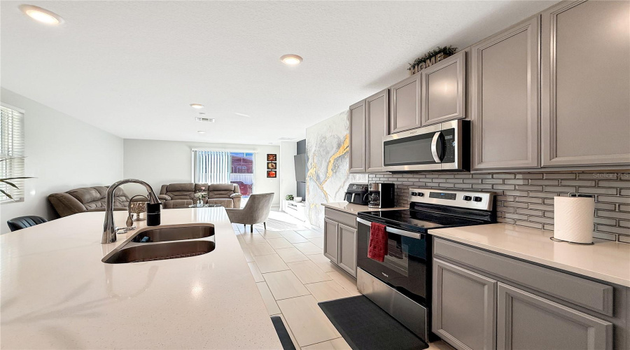 DAVENPORT, Florida 33897, 3 Bedrooms Bedrooms, ,2 BathroomsBathrooms,Residential,For Sale,MONACO,0,MFRS5144559