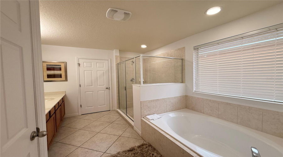 KISSIMMEE, Florida 34746, 4 Bedrooms Bedrooms, ,3 BathroomsBathrooms,Residential,For Sale,SANTOSH,0,MFRO6384380