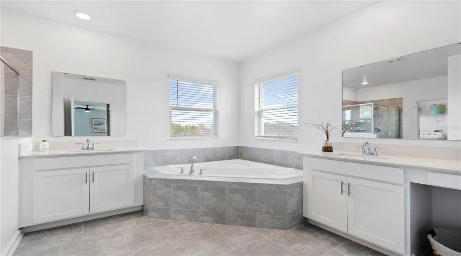 DAVENPORT, Florida 33896, 5 Bedrooms Bedrooms, ,3 BathroomsBathrooms,Residential,For Sale,ACES HIGH,0,MFRS5144769