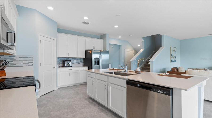 DAVENPORT, Florida 33896, 5 Bedrooms Bedrooms, ,3 BathroomsBathrooms,Residential,For Sale,ACES HIGH,0,MFRS5144769