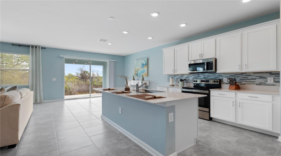 DAVENPORT, Florida 33896, 5 Bedrooms Bedrooms, ,3 BathroomsBathrooms,Residential,For Sale,ACES HIGH,0,MFRS5144769