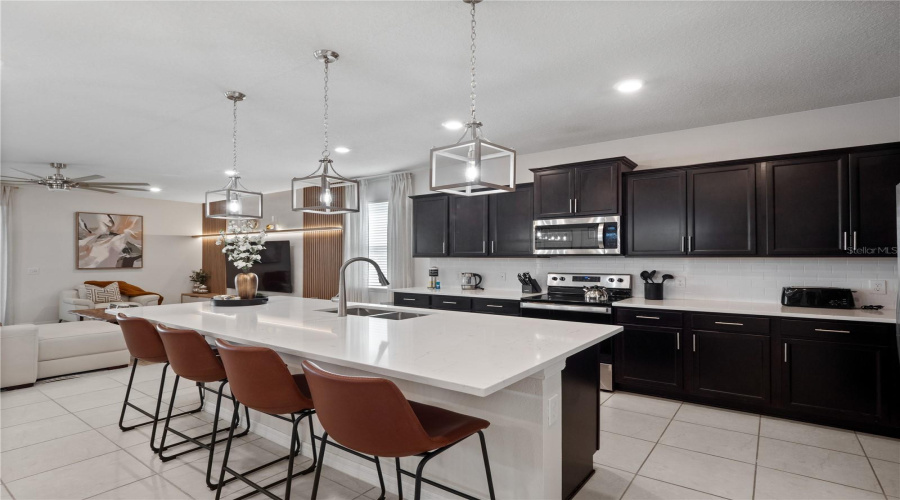 DAVENPORT, Florida 33897, 8 Bedrooms Bedrooms, ,6 BathroomsBathrooms,Residential,For Sale,SUMMER,0,MFRO6386563