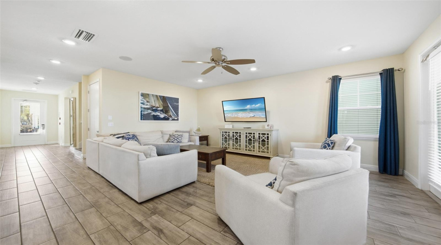 KISSIMMEE, Florida 34747, 7 Bedrooms Bedrooms, ,8 BathroomsBathrooms,Residential,For Sale,SURF,0,MFRO6386683