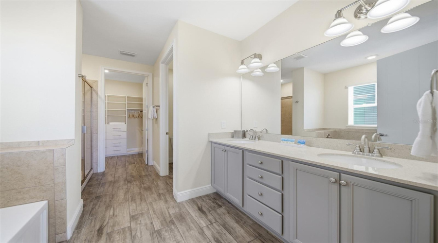 KISSIMMEE, Florida 34747, 7 Bedrooms Bedrooms, ,8 BathroomsBathrooms,Residential,For Sale,SURF,0,MFRO6386683