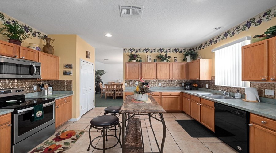 DAVENPORT, Florida 33837, 5 Bedrooms Bedrooms, ,3 BathroomsBathrooms,Residential,For Sale,WILDFLOWER,0,MFRS5137982