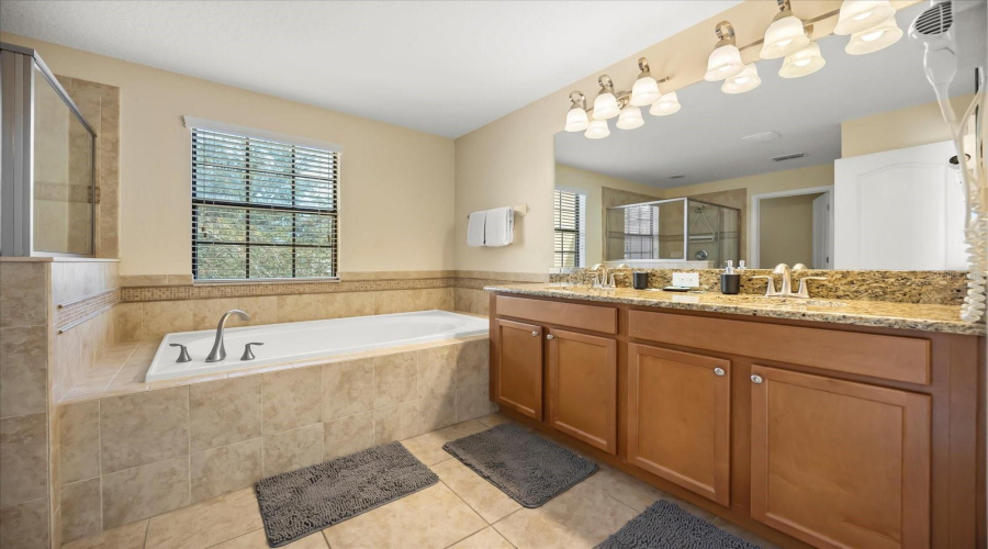 DAVENPORT, Florida 33896, 5 Bedrooms Bedrooms, ,4 BathroomsBathrooms,Residential,For Sale,WEXFORD,0,MFRO6363714