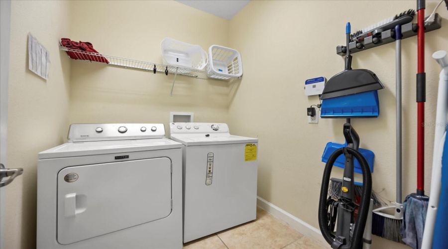 DAVENPORT, Florida 33896, 5 Bedrooms Bedrooms, ,4 BathroomsBathrooms,Residential,For Sale,WEXFORD,0,MFRO6363714