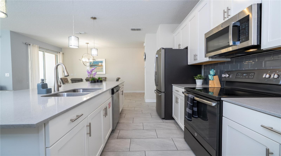 KISSIMMEE, Florida 34746, 4 Bedrooms Bedrooms, ,3 BathroomsBathrooms,Residential,For Sale,ROMEO,0,MFRO6384344