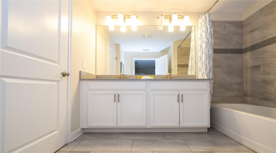 KISSIMMEE, Florida 34746, 4 Bedrooms Bedrooms, ,3 BathroomsBathrooms,Residential,For Sale,ROMEO,0,MFRO6384344