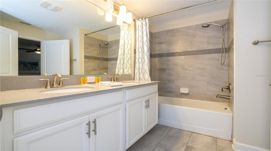 KISSIMMEE, Florida 34746, 4 Bedrooms Bedrooms, ,3 BathroomsBathrooms,Residential,For Sale,ROMEO,0,MFRO6384344