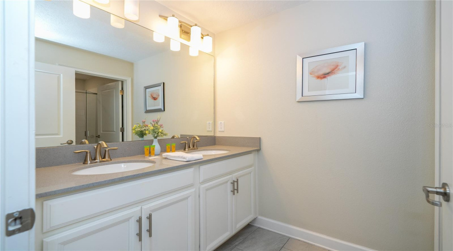 KISSIMMEE, Florida 34746, 4 Bedrooms Bedrooms, ,3 BathroomsBathrooms,Residential,For Sale,ROMEO,0,MFRO6384344