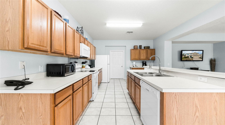 DAVENPORT, Florida 33896, 7 Bedrooms Bedrooms, ,4 BathroomsBathrooms,Residential,For Sale,WILLOW VIEW,0,MFRS5123398