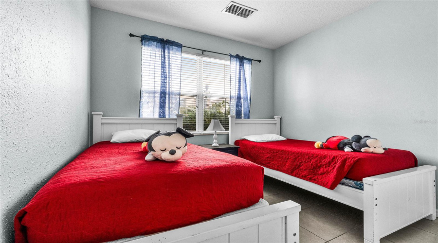 DAVENPORT, Florida 33896, 7 Bedrooms Bedrooms, ,4 BathroomsBathrooms,Residential,For Sale,WILLOW VIEW,0,MFRS5123398