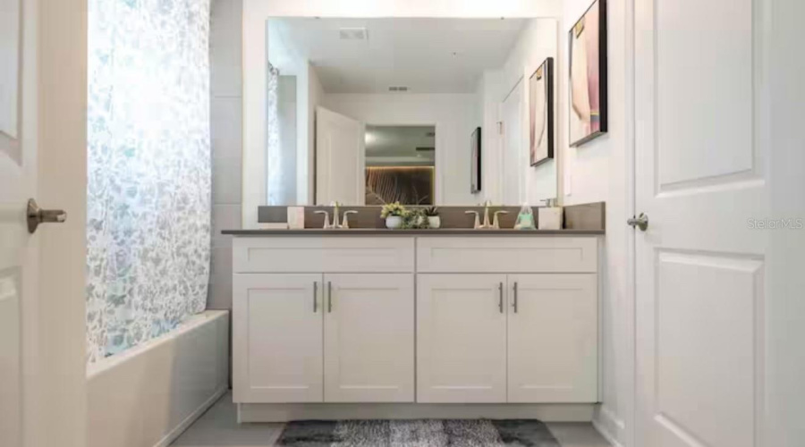 KISSIMMEE, Florida 34746, 4 Bedrooms Bedrooms, ,3 BathroomsBathrooms,Residential,For Sale,READING,0,MFRS5137715