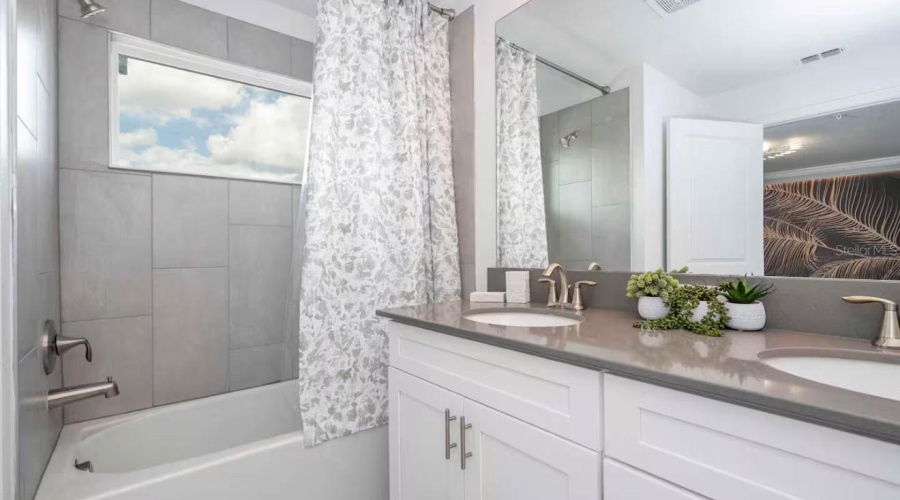 KISSIMMEE, Florida 34746, 4 Bedrooms Bedrooms, ,3 BathroomsBathrooms,Residential,For Sale,READING,0,MFRS5137715