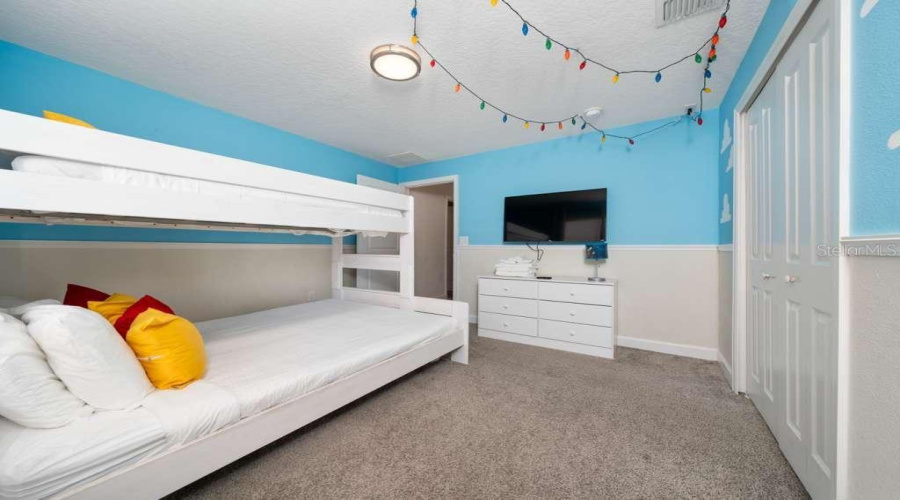 DAVENPORT, Florida 33896, 5 Bedrooms Bedrooms, ,4 BathroomsBathrooms,Residential,For Sale,CABOT CLIFFS,0,MFRO6387305