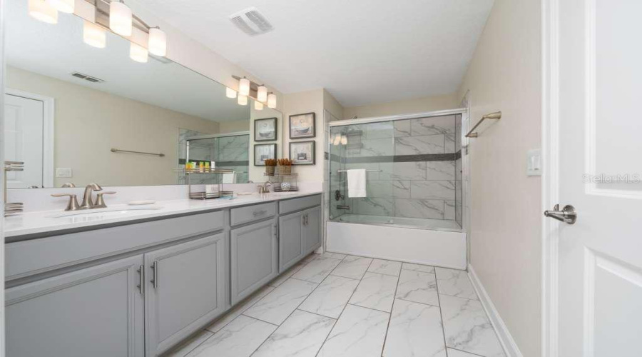 DAVENPORT, Florida 33896, 5 Bedrooms Bedrooms, ,4 BathroomsBathrooms,Residential,For Sale,CABOT CLIFFS,0,MFRO6387305