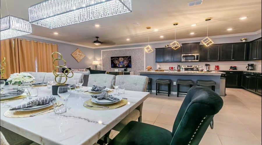 DAVENPORT, Florida 33897, 10 Bedrooms Bedrooms, ,8 BathroomsBathrooms,Residential,For Sale,LELANI,0,MFRO6344168