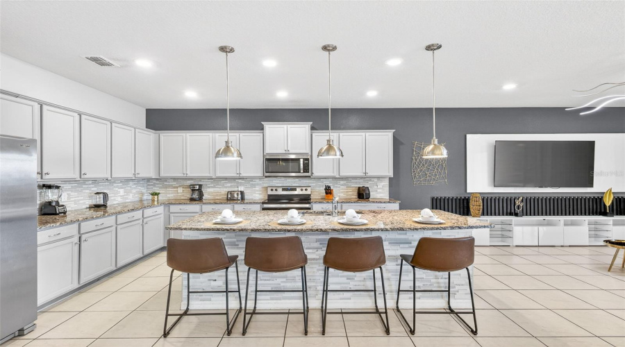 DAVENPORT, Florida 33897, 10 Bedrooms Bedrooms, ,8 BathroomsBathrooms,Residential,For Sale,LANA,0,MFRO6387517