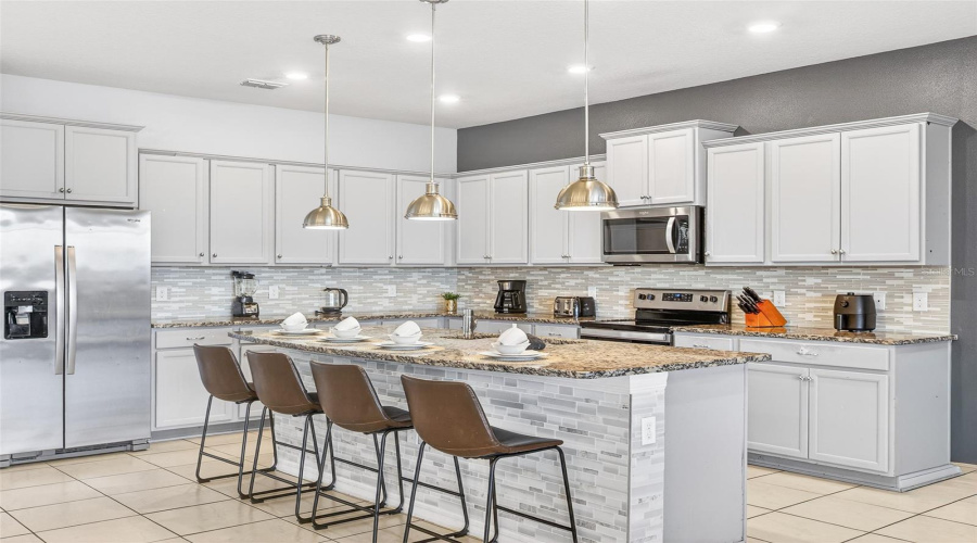 DAVENPORT, Florida 33897, 10 Bedrooms Bedrooms, ,8 BathroomsBathrooms,Residential,For Sale,LANA,0,MFRO6387517