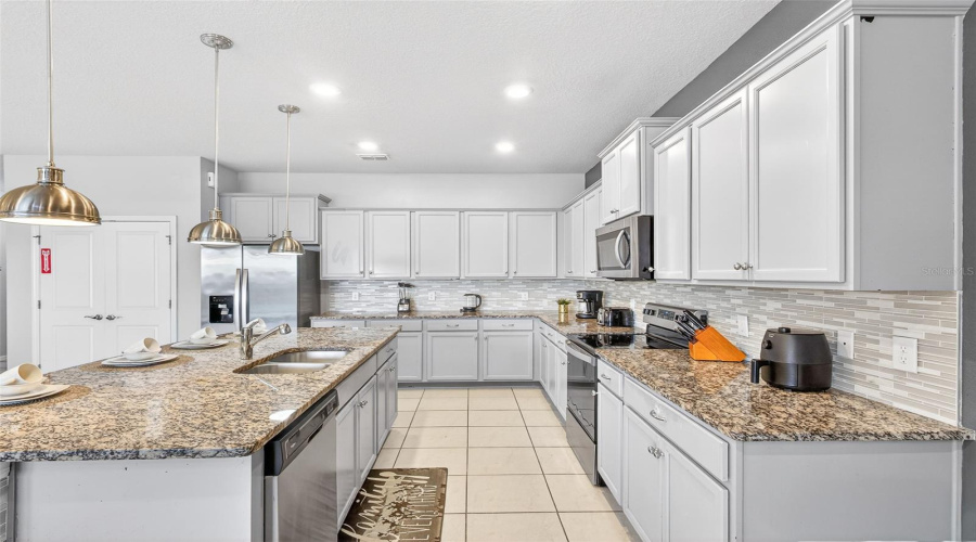 DAVENPORT, Florida 33897, 10 Bedrooms Bedrooms, ,8 BathroomsBathrooms,Residential,For Sale,LANA,0,MFRO6387517