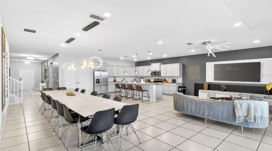 DAVENPORT, Florida 33897, 10 Bedrooms Bedrooms, ,8 BathroomsBathrooms,Residential,For Sale,LANA,0,MFRO6387517