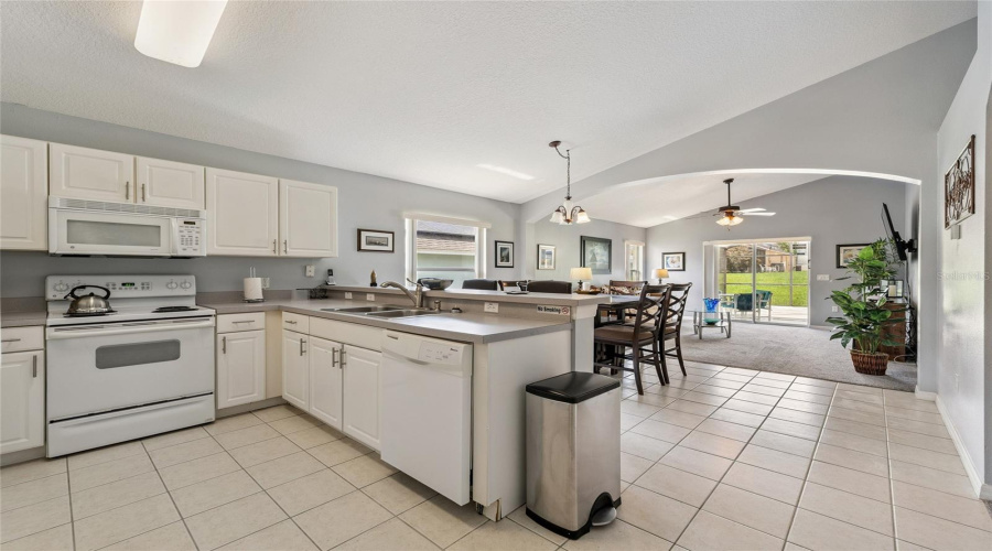 DAVENPORT, Florida 33897, 4 Bedrooms Bedrooms, ,2 BathroomsBathrooms,Residential,For Sale,KENSINGTON,0,MFRO6301214