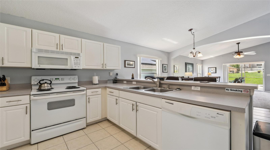 DAVENPORT, Florida 33897, 4 Bedrooms Bedrooms, ,2 BathroomsBathrooms,Residential,For Sale,KENSINGTON,0,MFRO6301214