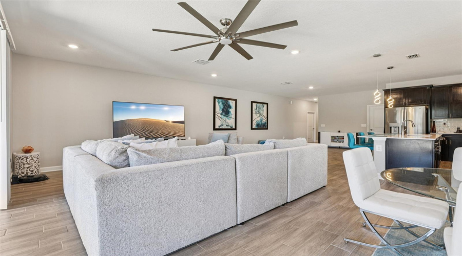 DAVENPORT, Florida 33837, 5 Bedrooms Bedrooms, ,3 BathroomsBathrooms,Residential,For Sale,CAMDEN,0,MFRTB8480476