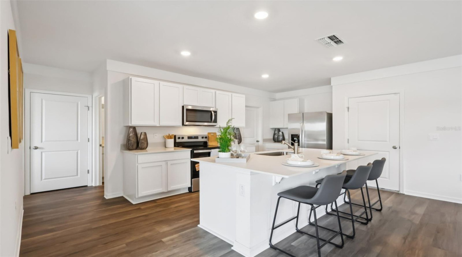 DAVENPORT, Florida 33837, 5 Bedrooms Bedrooms, ,3 BathroomsBathrooms,Residential,For Sale,MOUNTAIN,0,MFRO6384913