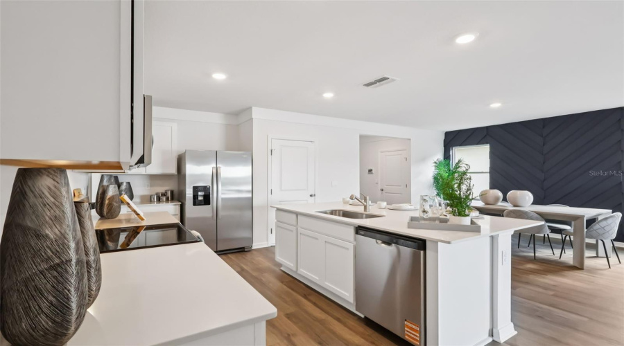 DAVENPORT, Florida 33837, 5 Bedrooms Bedrooms, ,3 BathroomsBathrooms,Residential,For Sale,MOUNTAIN,0,MFRO6384913