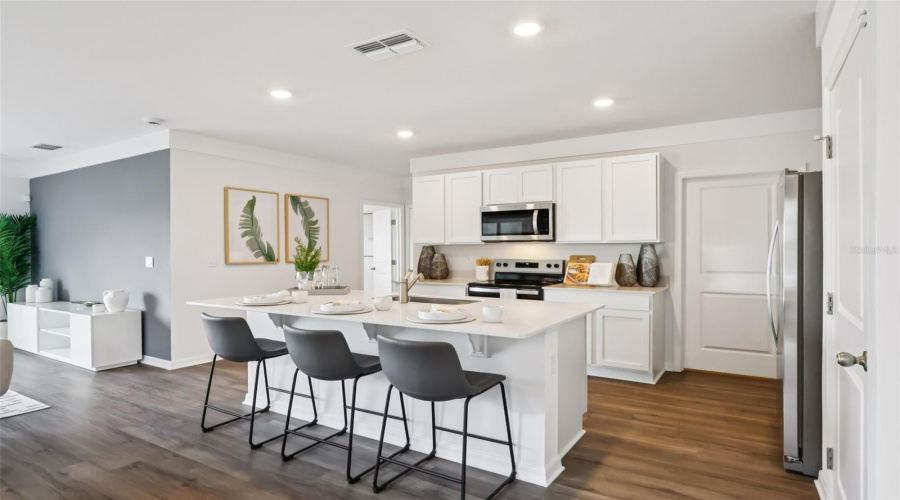 DAVENPORT, Florida 33837, 5 Bedrooms Bedrooms, ,3 BathroomsBathrooms,Residential,For Sale,MOUNTAIN,0,MFRO6384913