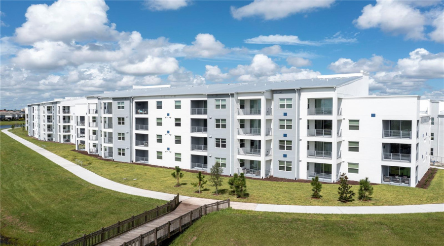 KISSIMMEE, Florida 34746, 2 Bedrooms Bedrooms, ,2 BathroomsBathrooms,Residential,For Sale,PARADOX,0,MFRO6387522