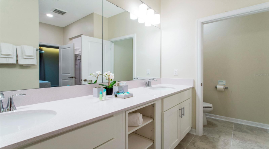 KISSIMMEE, Florida 34746, 2 Bedrooms Bedrooms, ,2 BathroomsBathrooms,Residential,For Sale,PARADOX,0,MFRO6387522