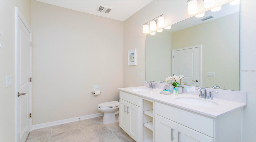 KISSIMMEE, Florida 34746, 2 Bedrooms Bedrooms, ,2 BathroomsBathrooms,Residential,For Sale,PARADOX,0,MFRO6387522