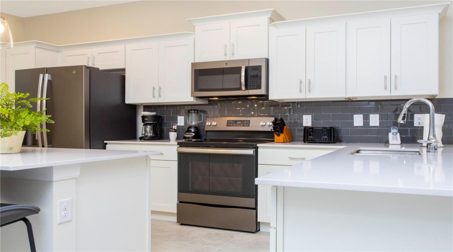 KISSIMMEE, Florida 34746, 2 Bedrooms Bedrooms, ,2 BathroomsBathrooms,Residential,For Sale,PARADOX,0,MFRO6387522