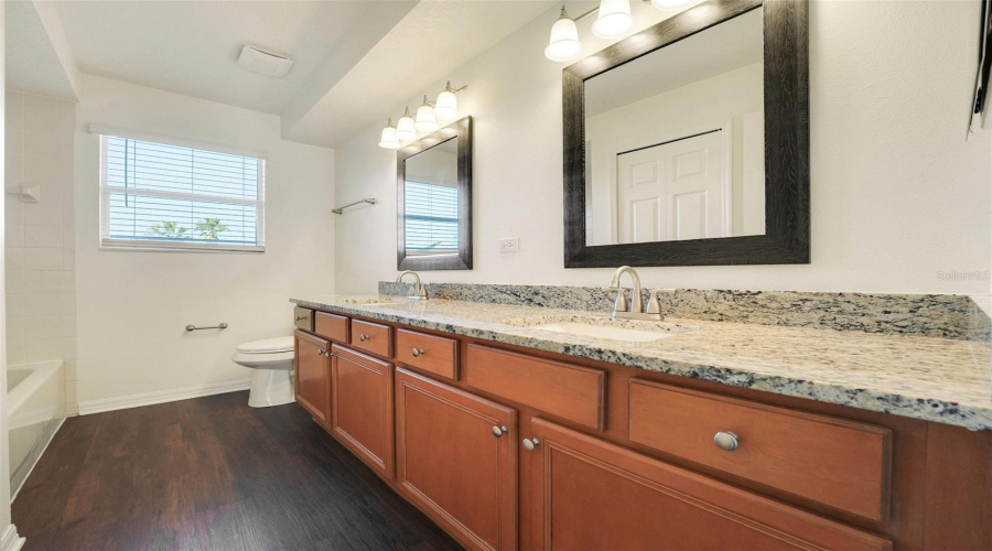 KISSIMMEE, Florida 34746, 6 Bedrooms Bedrooms, ,4 BathroomsBathrooms,Residential,For Sale,TREETOP,0,MFRO6387122