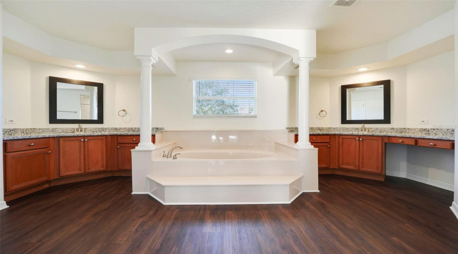 KISSIMMEE, Florida 34746, 6 Bedrooms Bedrooms, ,4 BathroomsBathrooms,Residential,For Sale,TREETOP,0,MFRO6387122