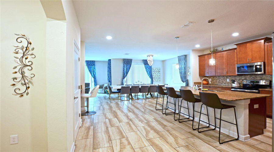 KISSIMMEE, Florida 34746, 6 Bedrooms Bedrooms, ,5 BathroomsBathrooms,Residential,For Sale,KINGS CASTLE,0,MFRO6387556