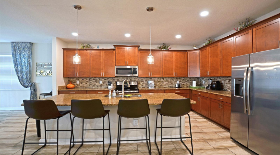 KISSIMMEE, Florida 34746, 6 Bedrooms Bedrooms, ,5 BathroomsBathrooms,Residential,For Sale,KINGS CASTLE,0,MFRO6387556