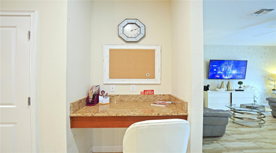 KISSIMMEE, Florida 34746, 6 Bedrooms Bedrooms, ,5 BathroomsBathrooms,Residential,For Sale,KINGS CASTLE,0,MFRO6387556