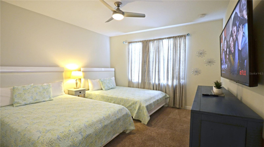 KISSIMMEE, Florida 34746, 6 Bedrooms Bedrooms, ,5 BathroomsBathrooms,Residential,For Sale,KINGS CASTLE,0,MFRO6387556