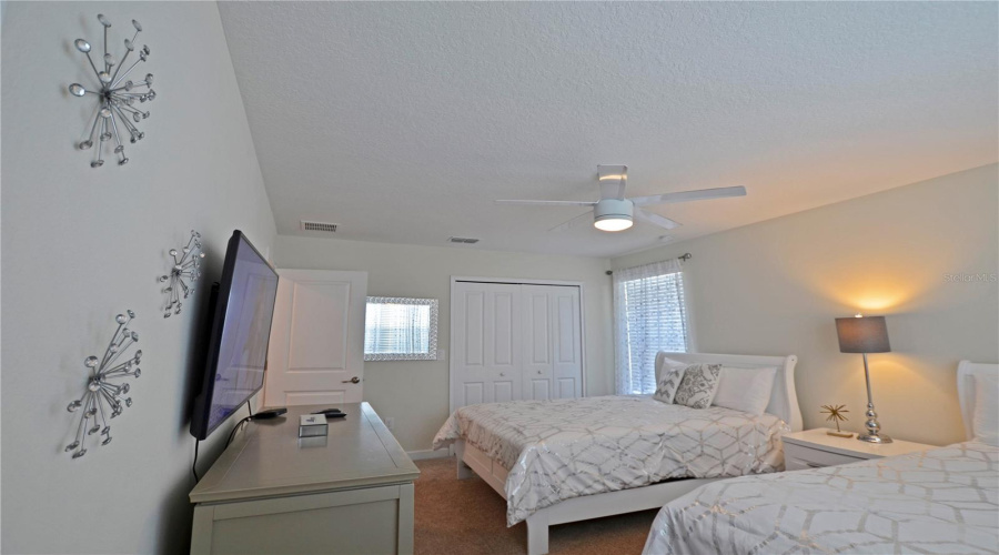 KISSIMMEE, Florida 34746, 6 Bedrooms Bedrooms, ,5 BathroomsBathrooms,Residential,For Sale,KINGS CASTLE,0,MFRO6387556