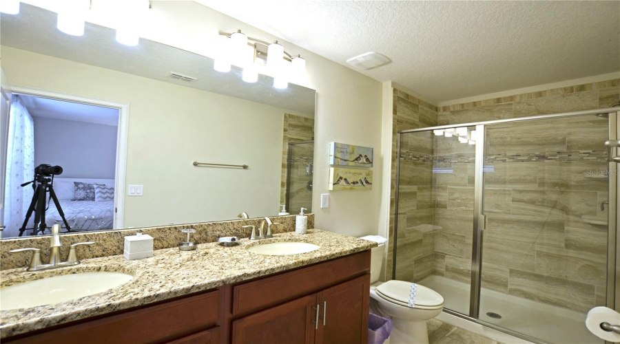 KISSIMMEE, Florida 34746, 6 Bedrooms Bedrooms, ,5 BathroomsBathrooms,Residential,For Sale,KINGS CASTLE,0,MFRO6387556