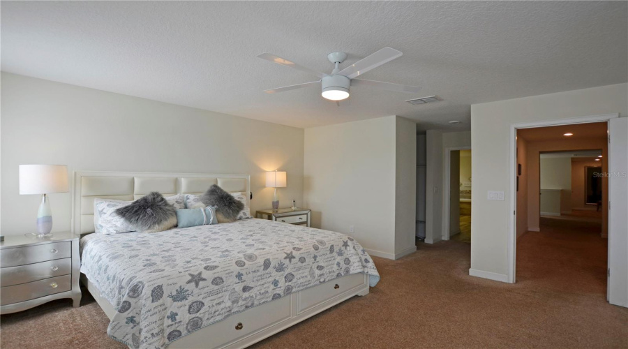 KISSIMMEE, Florida 34746, 6 Bedrooms Bedrooms, ,5 BathroomsBathrooms,Residential,For Sale,KINGS CASTLE,0,MFRO6387556