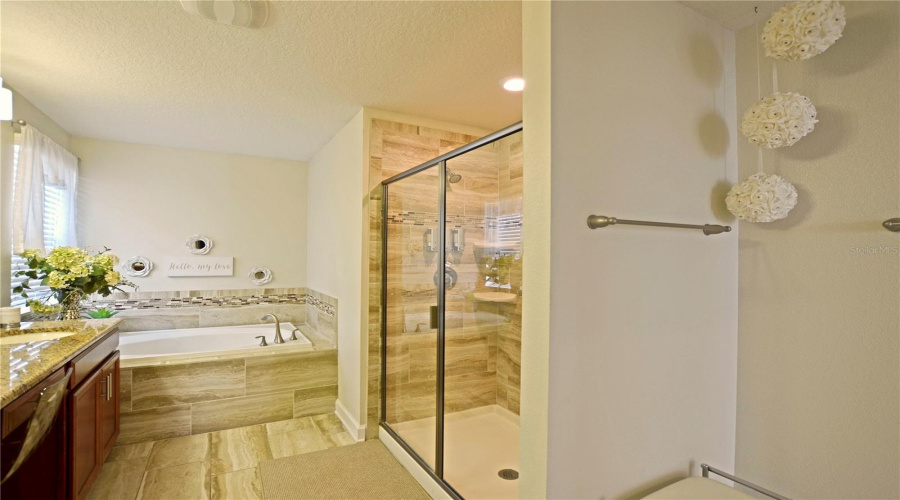 KISSIMMEE, Florida 34746, 6 Bedrooms Bedrooms, ,5 BathroomsBathrooms,Residential,For Sale,KINGS CASTLE,0,MFRO6387556