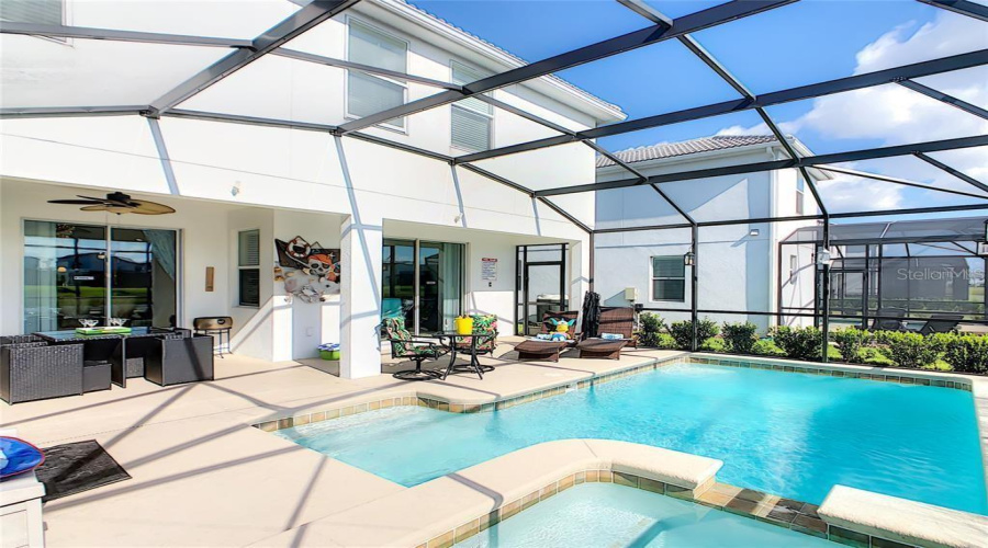 KISSIMMEE, Florida 34746, 6 Bedrooms Bedrooms, ,5 BathroomsBathrooms,Residential,For Sale,KINGS CASTLE,0,MFRO6387556