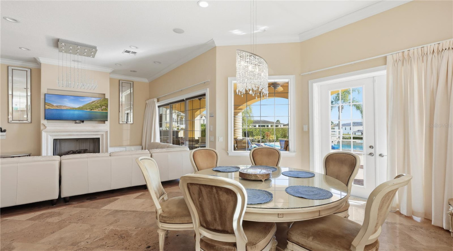 Breakfast Room with access to lanai